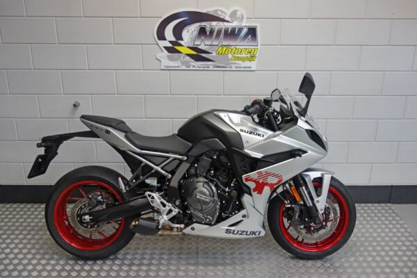 SUZUKI GSX-8R