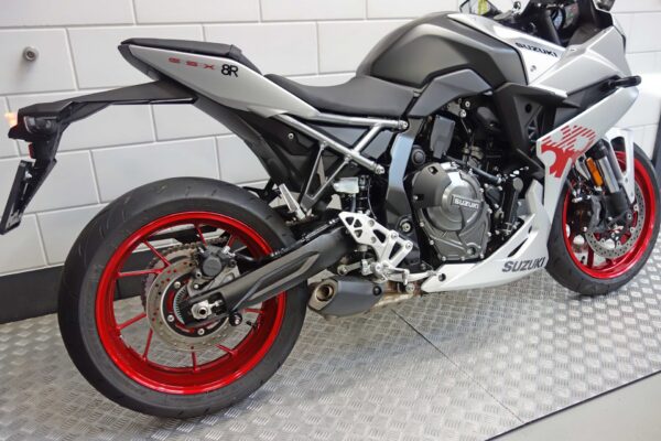 SUZUKI GSX-8R - Afbeelding 3