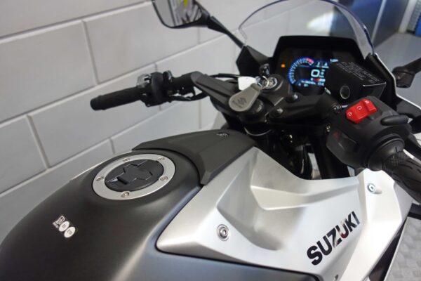 SUZUKI GSX-8R - Afbeelding 4
