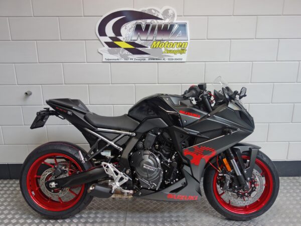 SUZUKI GSX-8R