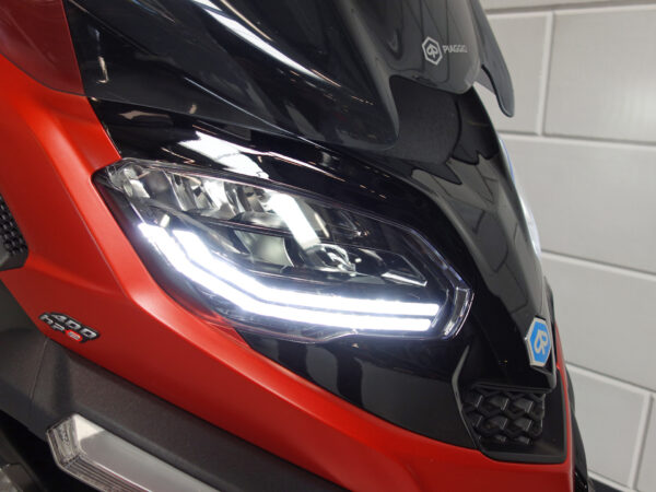 PIAGGIO MP3 400 HPE Sport Akrapovic - Afbeelding 4