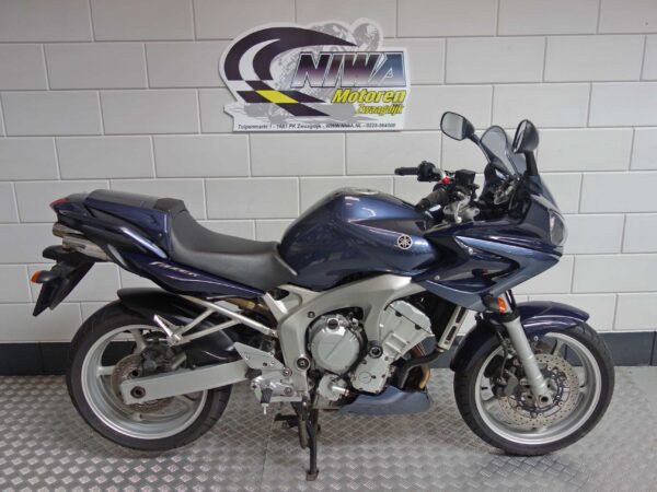 YAMAHA FZS 600 FAZER