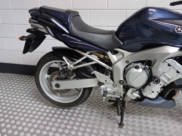 YAMAHA FZS 600 FAZER - Afbeelding 7