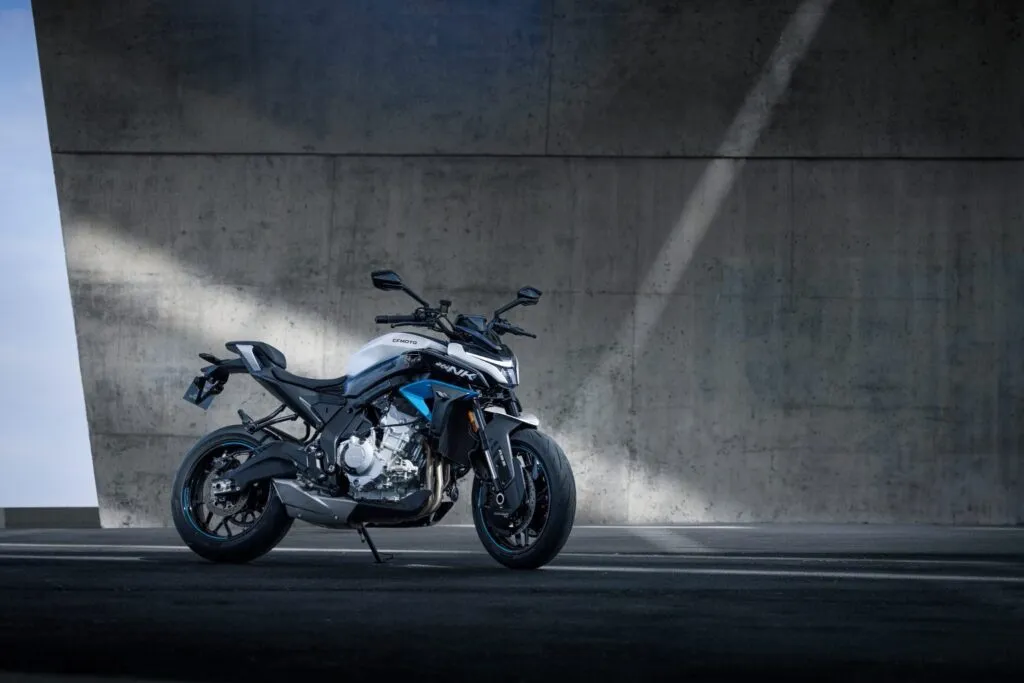 Nieuwe CFMOTO 800 MT tour met 799cc motor uit 2026 bij NIWA Motoren