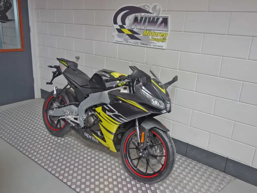 Nieuwe Aprilia RS 125 sport met 124cc motor uit 2026 bij NIWA Motoren
