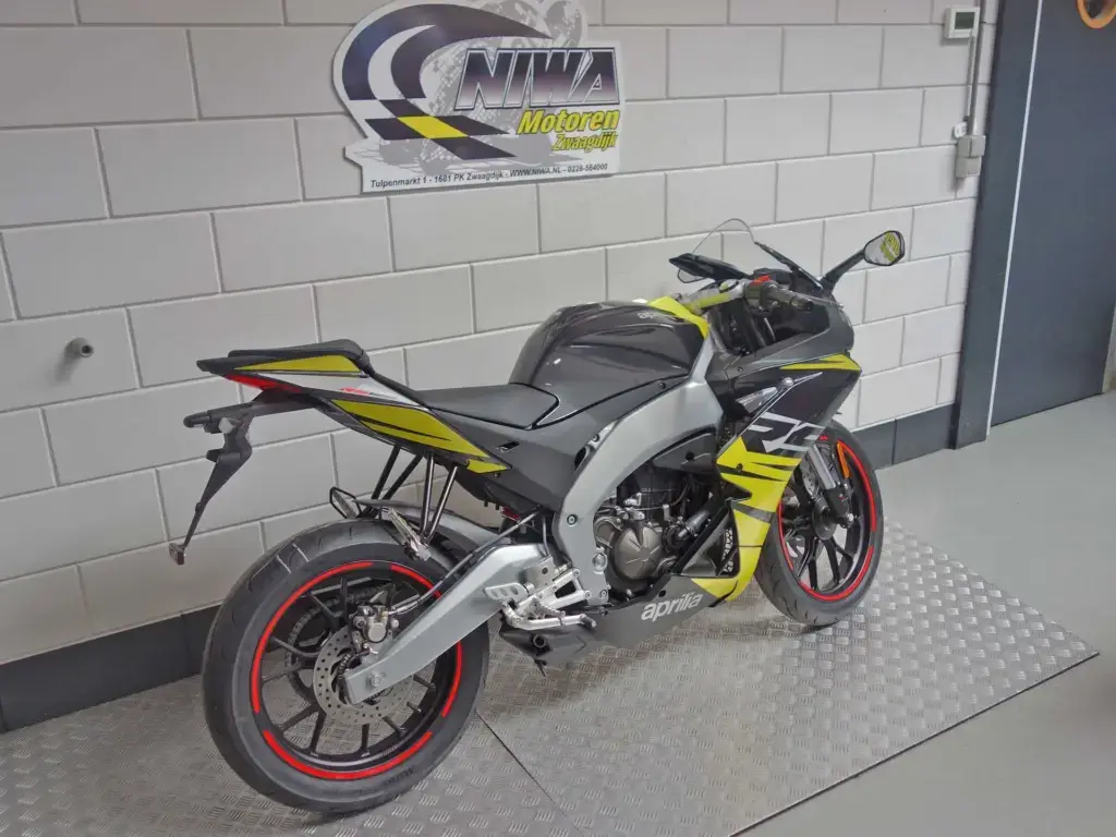 Nieuwe Aprilia RS 125 sport met 124cc motor uit 2026 bij NIWA Motoren