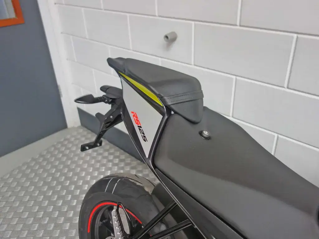 Nieuwe Aprilia RS 125 sport met 124cc motor uit 2026 bij NIWA Motoren