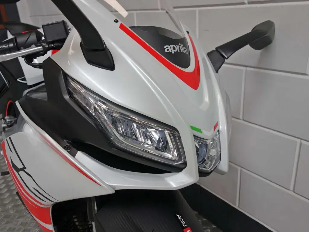 Nieuwe Aprilia RS 125 sport met 124cc motor uit 2026 bij NIWA Motoren