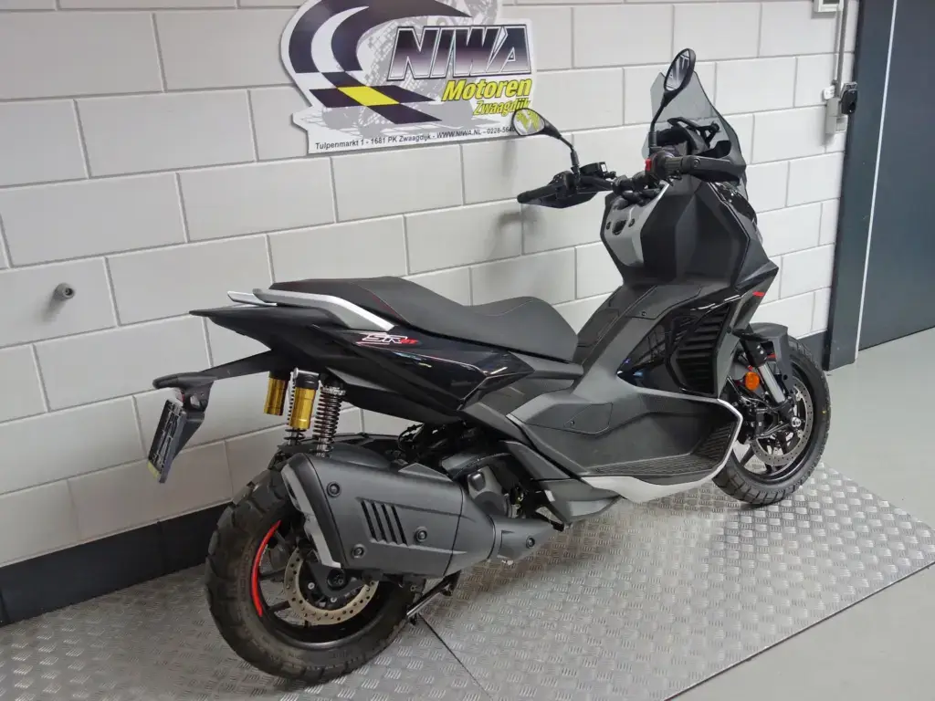 Nieuwe Aprilia SR GT motorscooter met 400cc motor uit 2026 bij NIWA Motoren