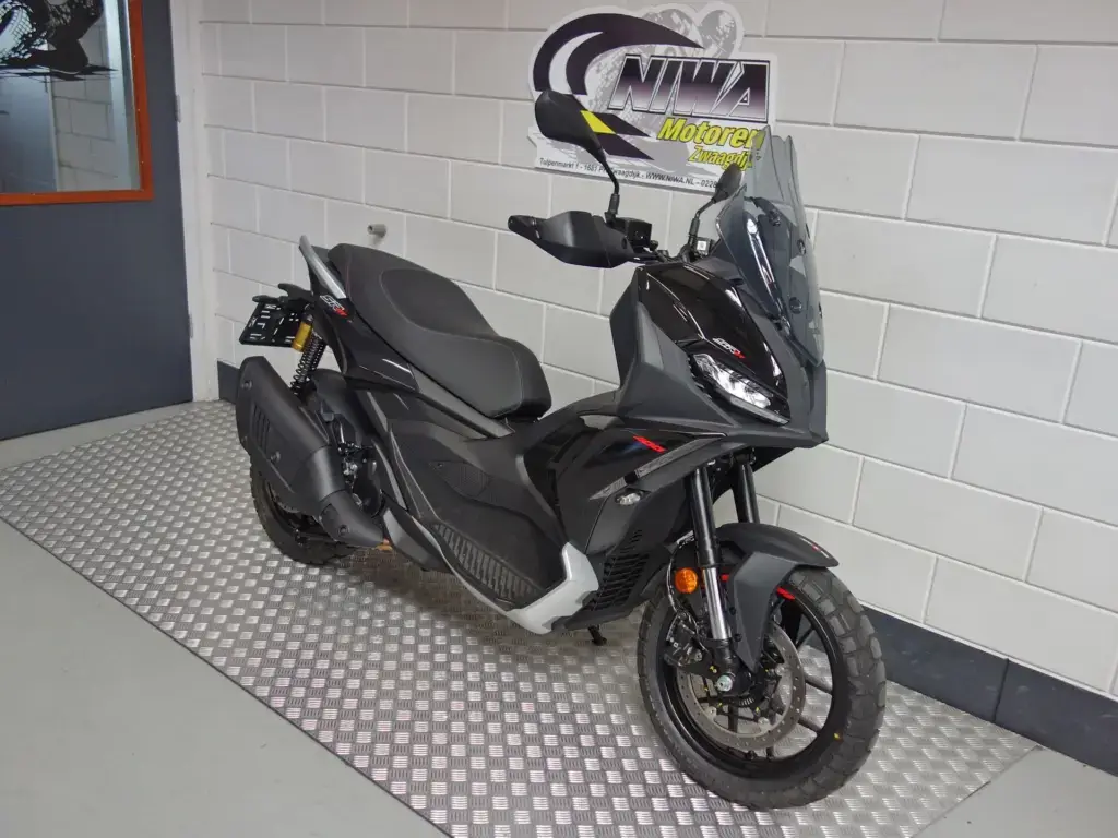 Nieuwe Aprilia SR GT motorscooter met 400cc motor uit 2026 bij NIWA Motoren