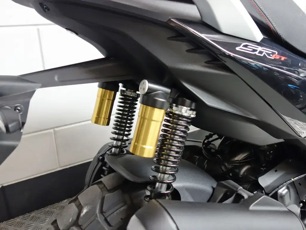 Nieuwe Aprilia SR GT motorscooter met 400cc motor uit 2026 bij NIWA Motoren