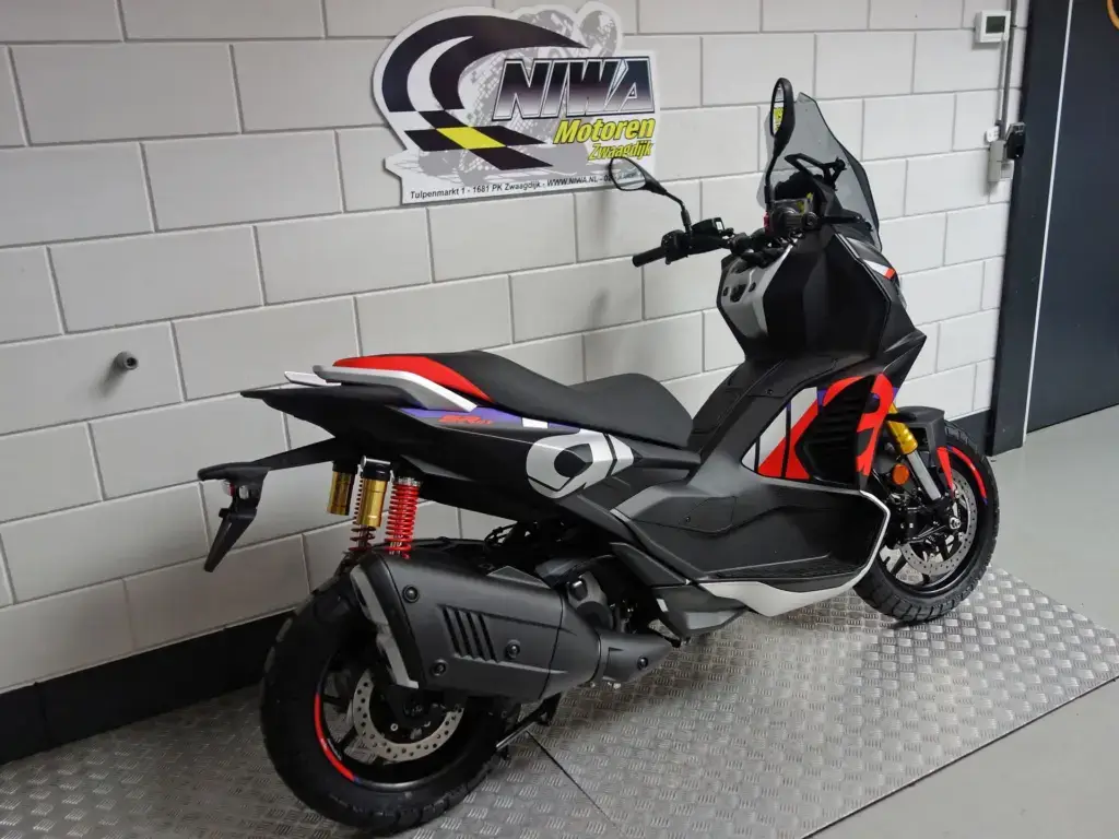 Nieuwe Aprilia SR GT motorscooter met 400cc motor uit 2026 bij NIWA Motoren
