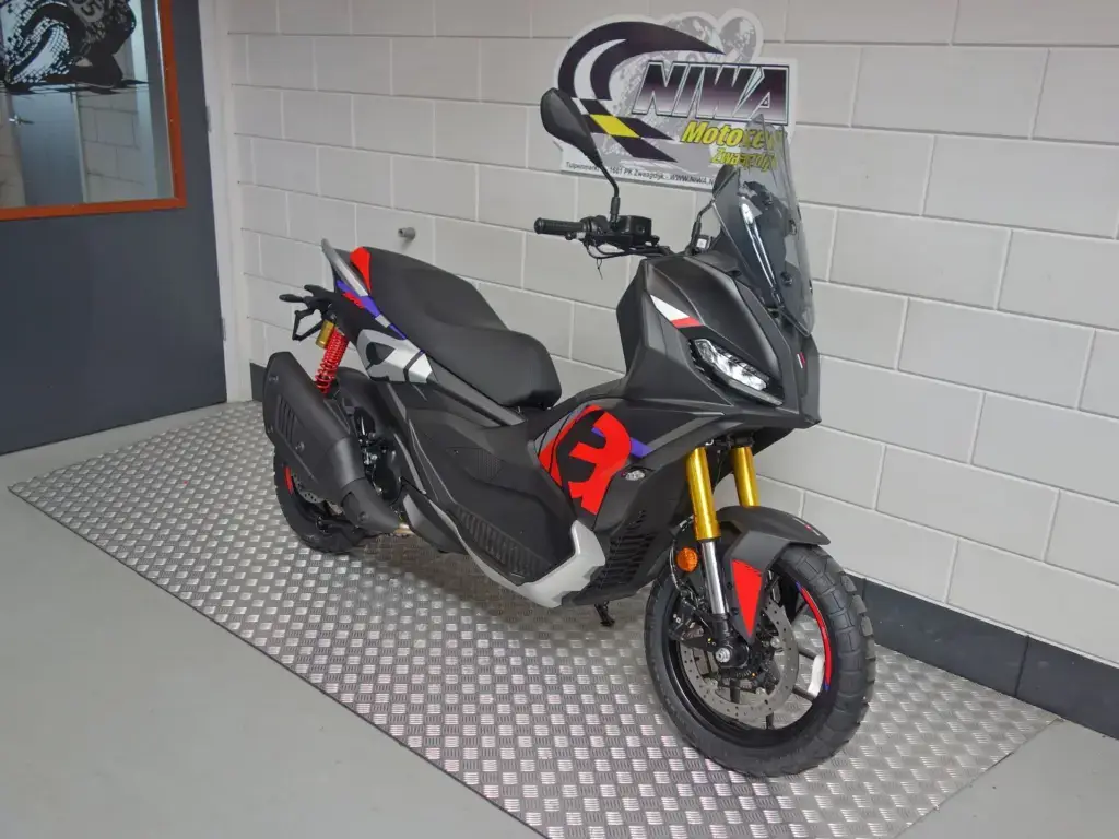 Nieuwe Aprilia SR GT motorscooter met 400cc motor uit 2026 bij NIWA Motoren