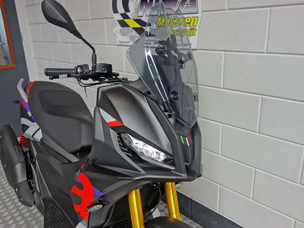 Nieuwe Aprilia SR GT motorscooter met 400cc motor uit 2026 bij NIWA Motoren