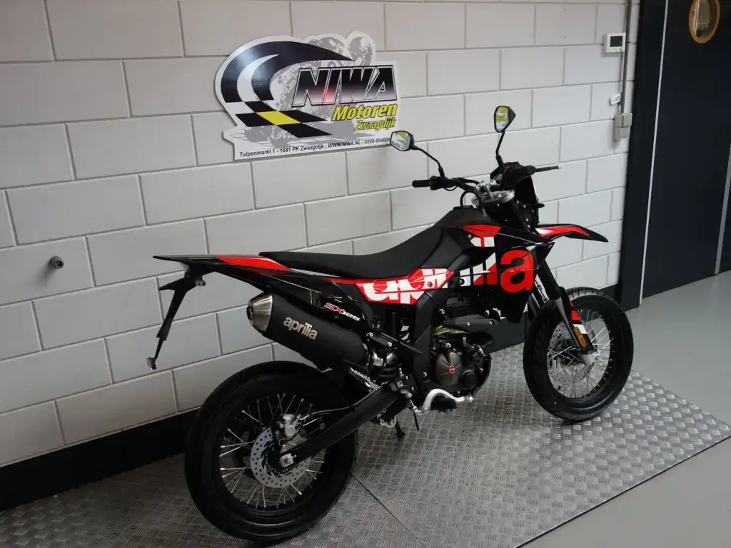Nieuwe Aprilia SX 125 supermotard met 125cc motor uit 2026 bij NIWA Motoren