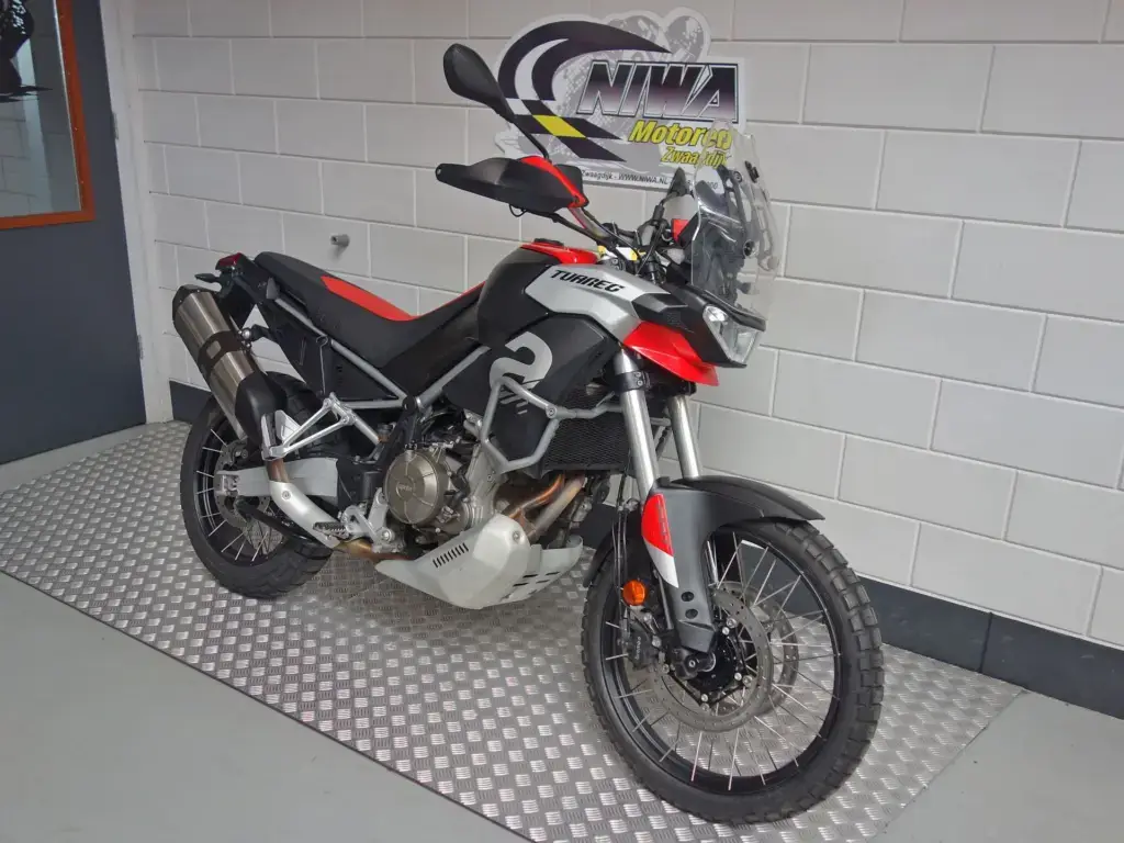 Gebruikte Aprilia Tuareg all-road met 659cc motor uit 2022 bij NIWA Motoren