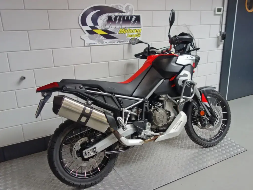 Gebruikte Aprilia Tuareg all-road met 659cc motor uit 2022 bij NIWA Motoren