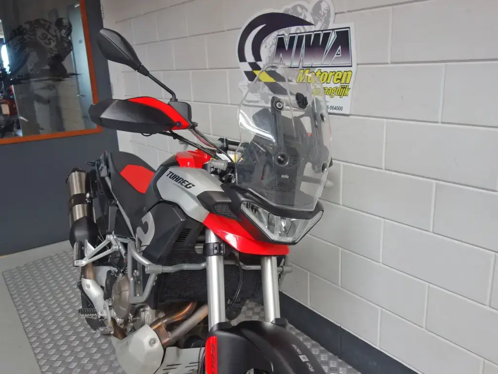 Gebruikte Aprilia Tuareg all-road met 659cc motor uit 2022 bij NIWA Motoren