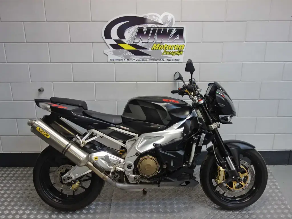 Gebruikte Aprilia Tuono naked bike met 998cc motor uit 2008 bij NIWA Motoren