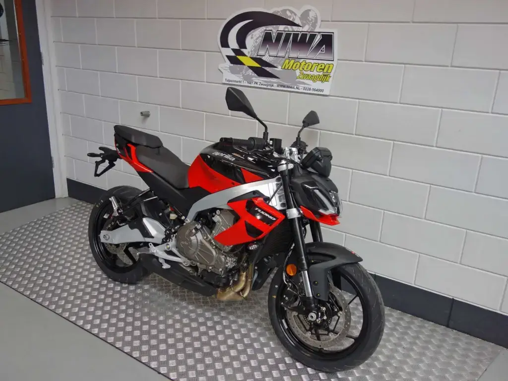 Gebruikte Aprilia Tuono naked bike met 457cc motor uit 2026 bij NIWA Motoren