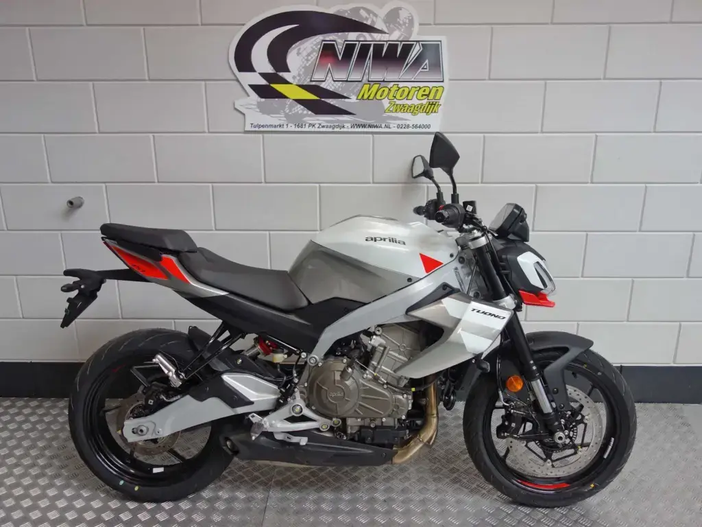 Nieuwe Aprilia Tuono naked bike met 457cc motor uit 2025 bij NIWA Motoren