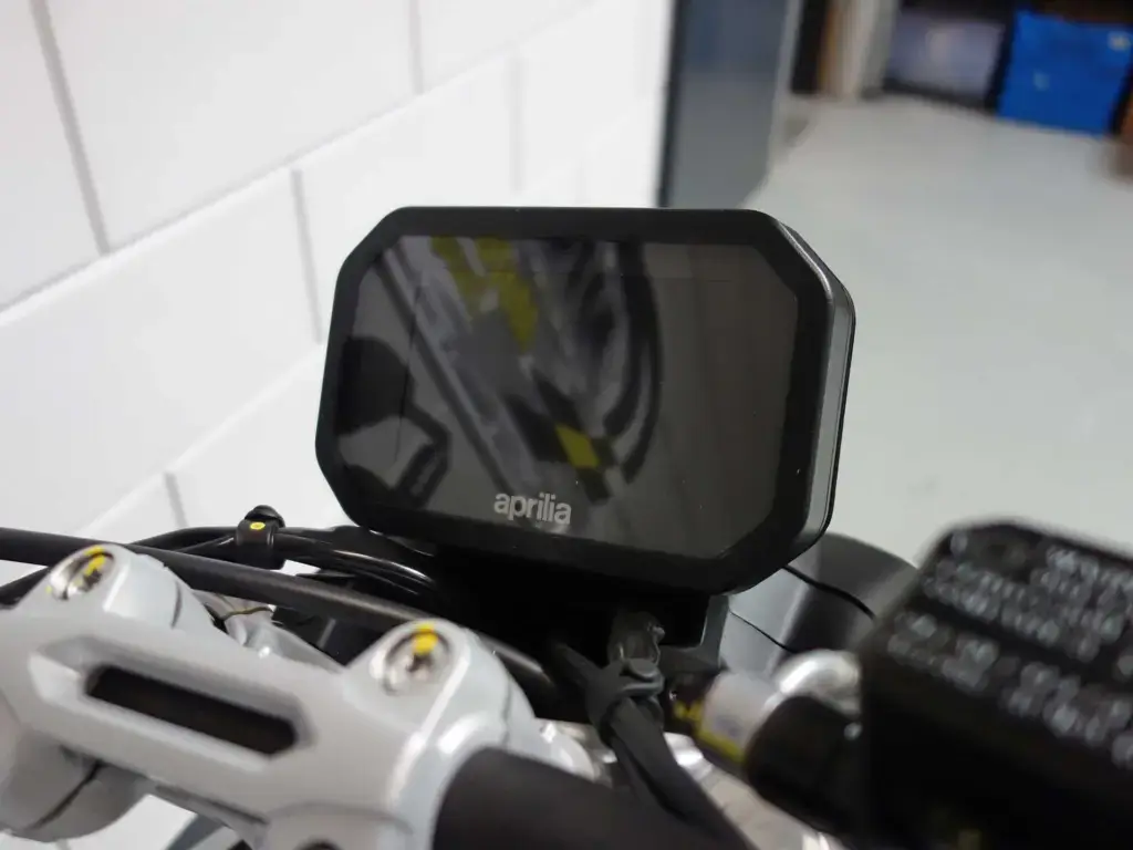 Nieuwe Aprilia Tuono naked bike met 457cc motor uit 2025 bij NIWA Motoren