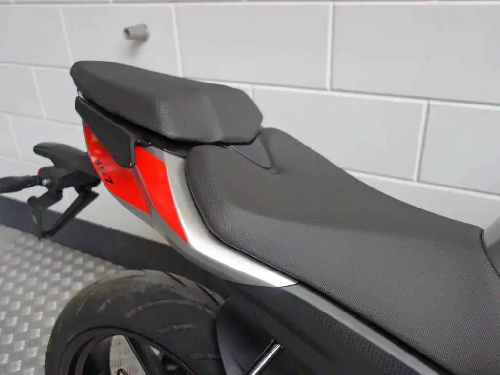 Nieuwe Aprilia Tuono naked bike met 457cc motor uit 2025 bij NIWA Motoren