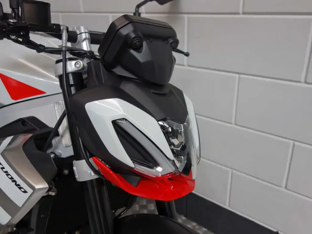 Nieuwe Aprilia Tuono naked bike met 457cc motor uit 2025 bij NIWA Motoren