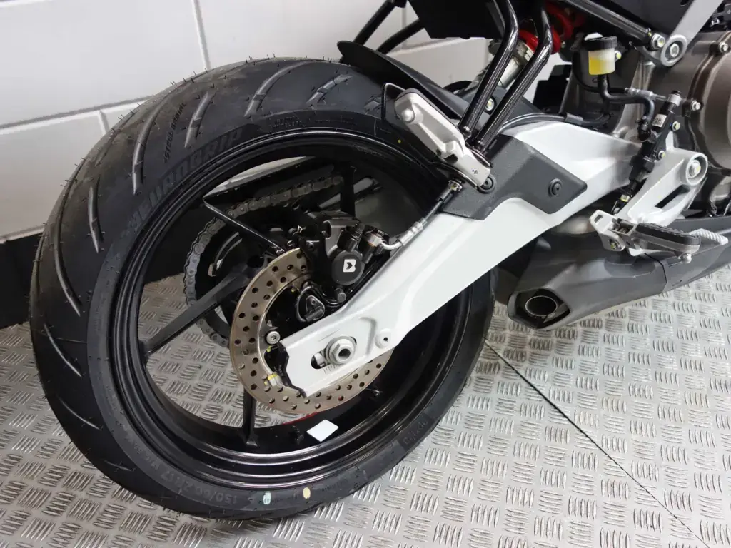 Nieuwe Aprilia Tuono naked bike met 457cc motor uit 2025 bij NIWA Motoren