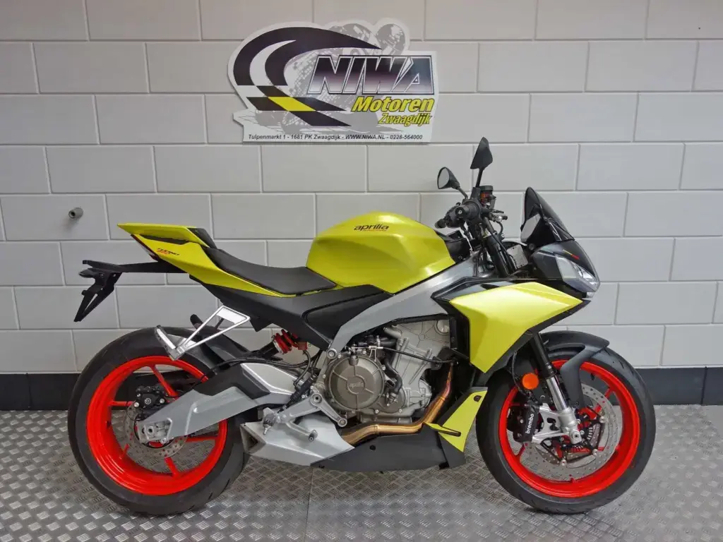 Nieuwe Aprilia Tuono 660 naked bike met 659cc motor uit 2022 bij NIWA Motoren