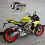 Nieuwe Aprilia Tuono 660 naked bike met 659cc motor uit 2022 bij NIWA Motoren