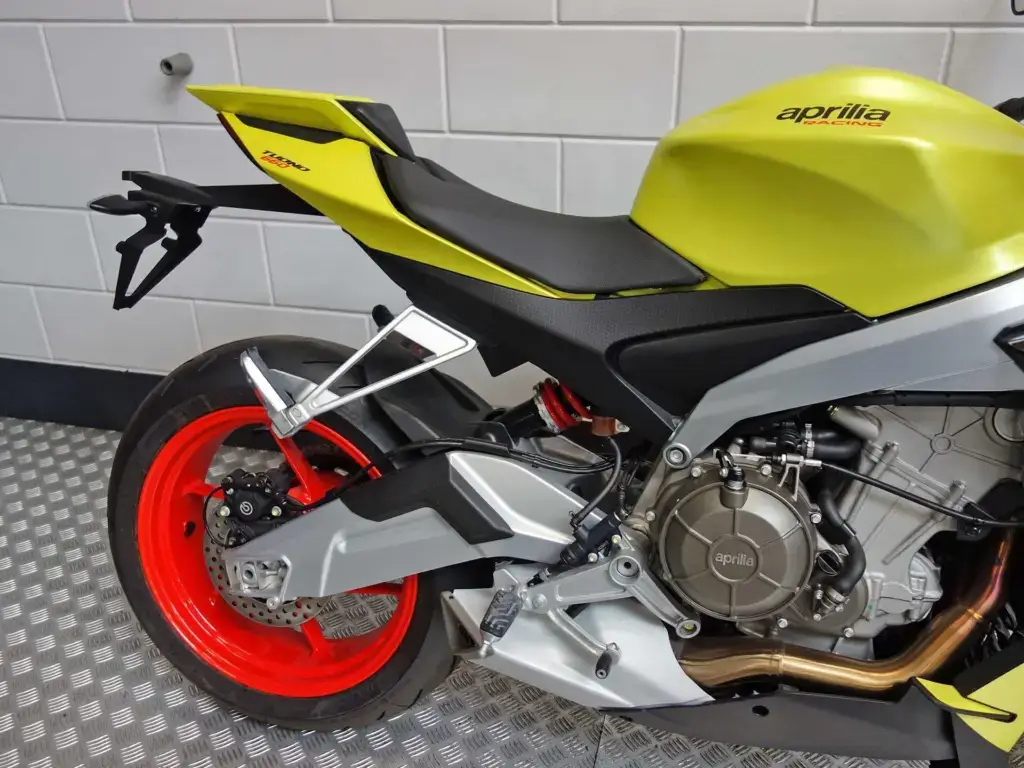 Nieuwe Aprilia Tuono 660 naked bike met 659cc motor uit 2022 bij NIWA Motoren