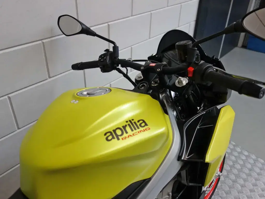 Nieuwe Aprilia Tuono 660 naked bike met 659cc motor uit 2022 bij NIWA Motoren