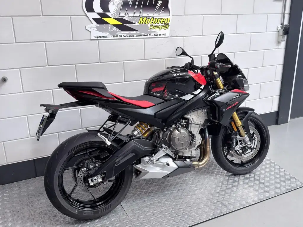 Gebruikte Aprilia Tuono 660 naked bike met 659cc motor uit 2026 bij NIWA Motoren