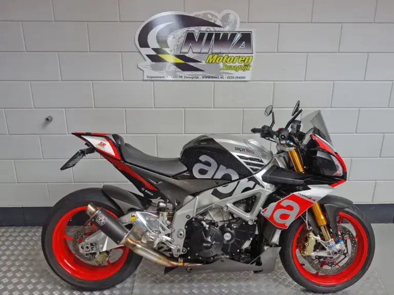 Gebruikte Aprilia Tuono V4 naked bike met 1077cc motor uit 2016 bij NIWA Motoren