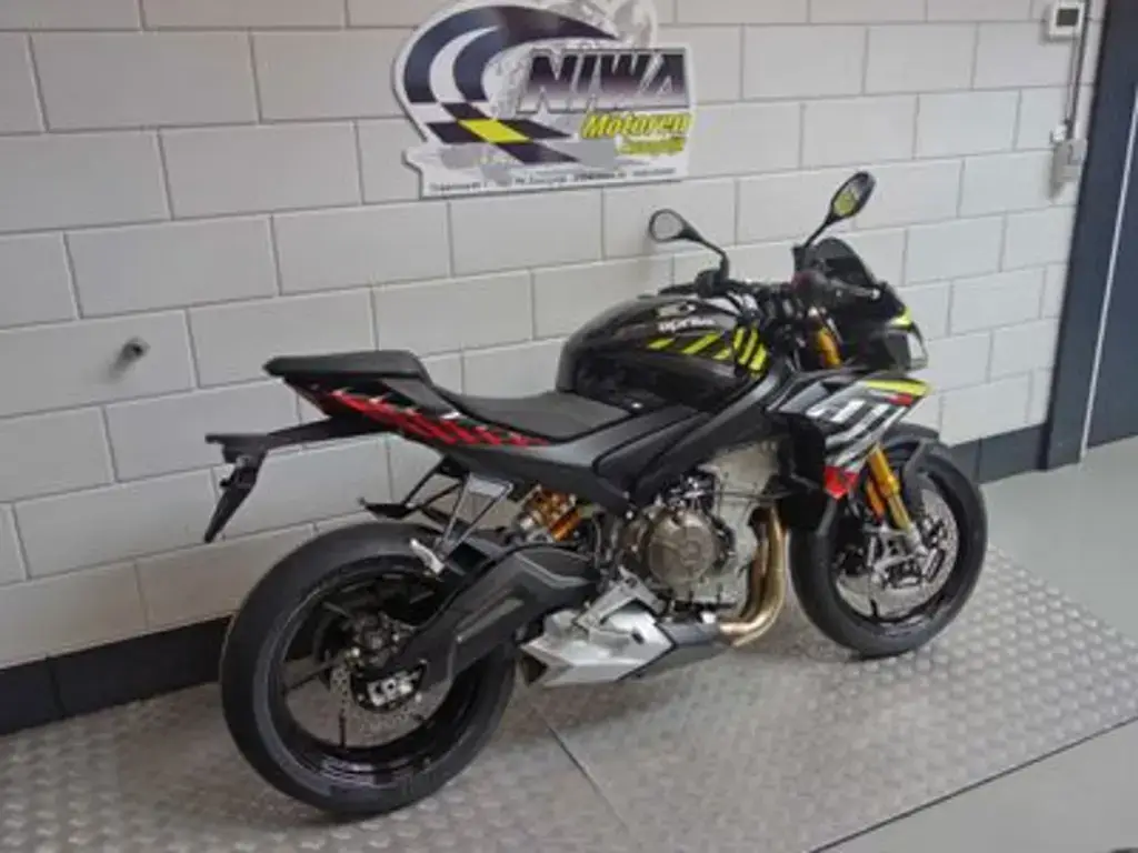 Gebruikte Aprilia Tuono 660 naked bike met 659cc motor uit 2026 bij NIWA Motoren