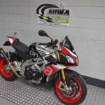 Gebruikte Aprilia Tuono V4 naked bike met 1077cc motor uit 2016 bij NIWA Motoren