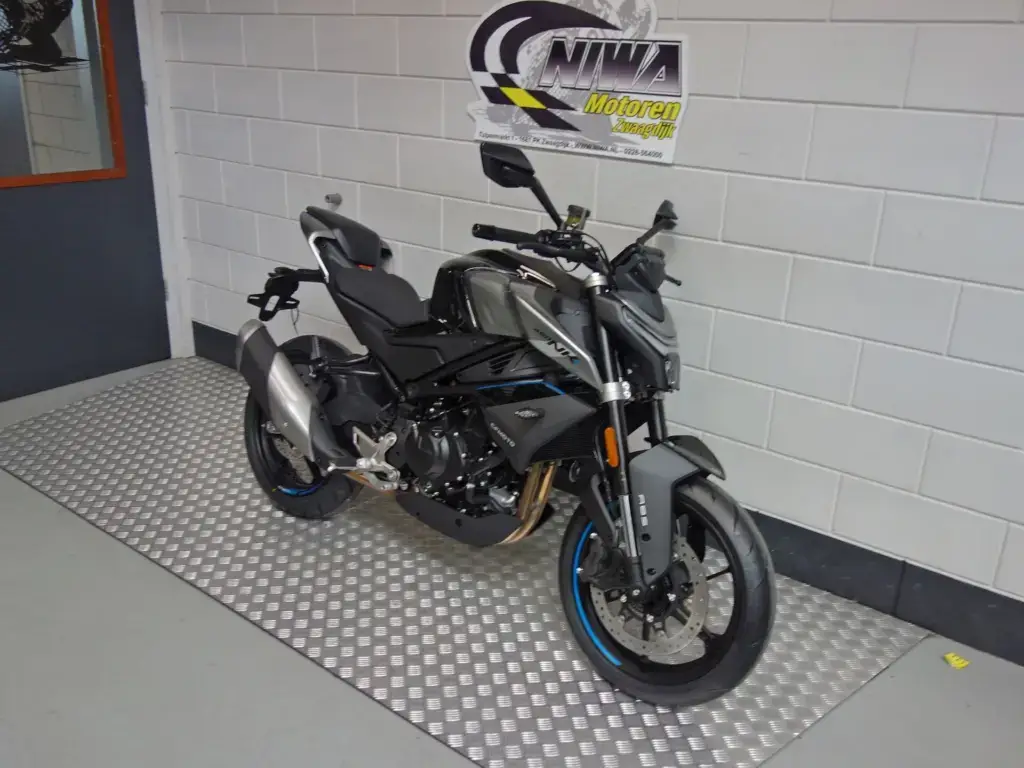Nieuwe CFMOTO 450 NK naked bike met 449cc motor uit 2026 bij NIWA Motoren