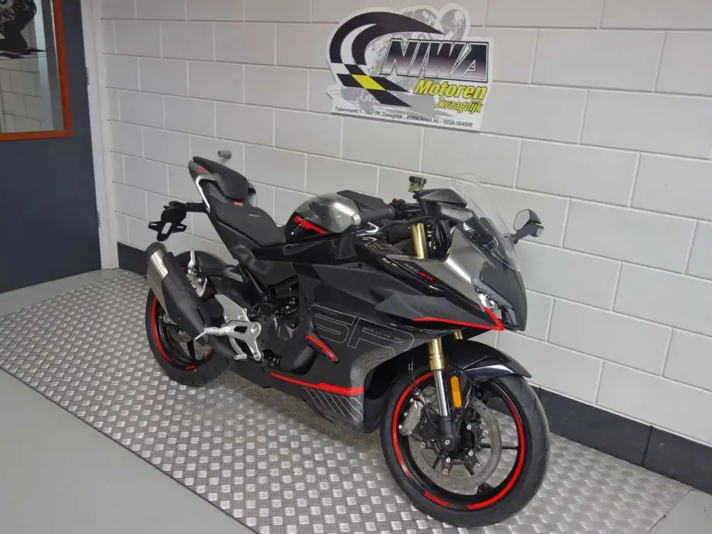 Nieuwe CFMOTO 450 SR supersport met 449cc motor uit 2026 bij NIWA Motoren