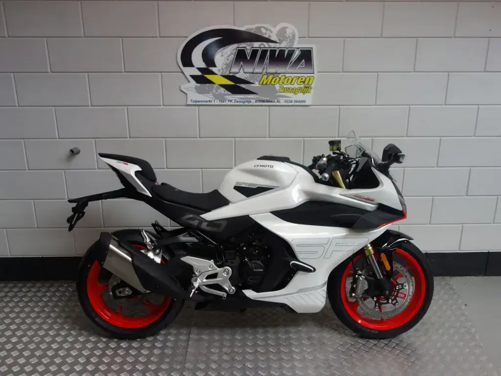 Nieuwe CFMOTO 450 SR supersport met 449cc motor uit 2026 bij NIWA Motoren
