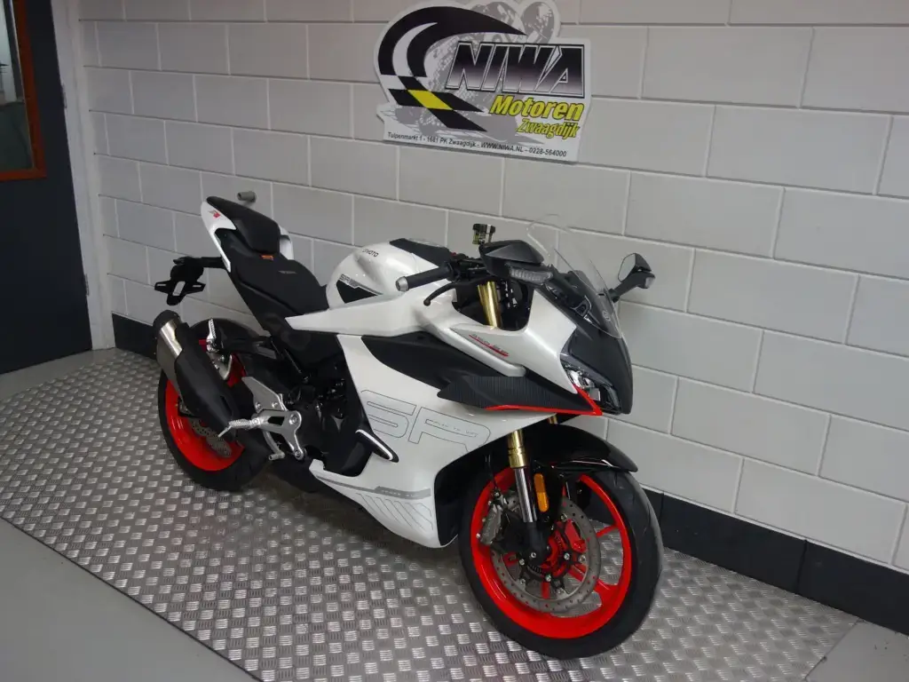 Nieuwe CFMOTO 450 SR supersport met 449cc motor uit 2026 bij NIWA Motoren