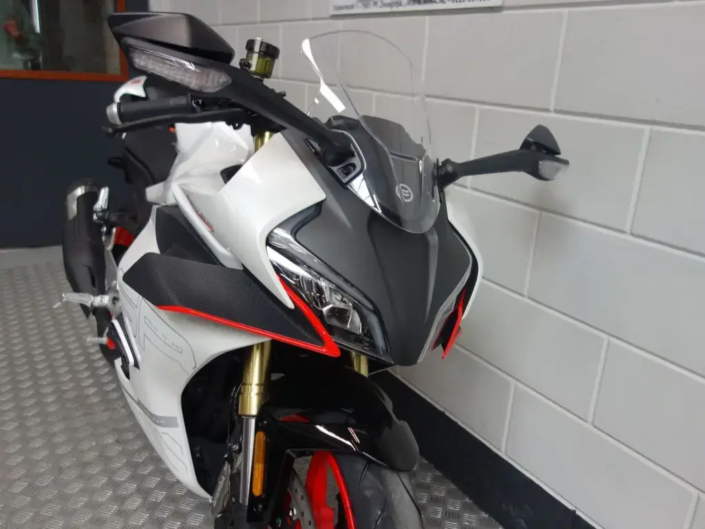 Nieuwe CFMOTO 450 SR supersport met 449cc motor uit 2026 bij NIWA Motoren