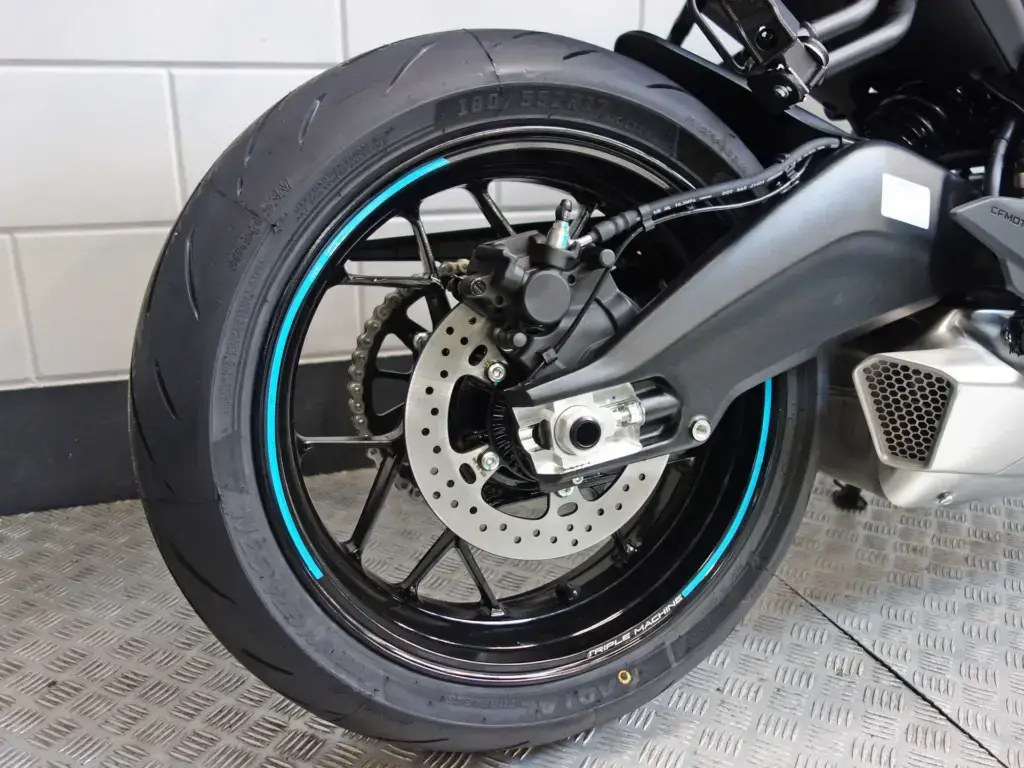 Nieuwe CFMOTO 675 NK naked bike met 675cc motor uit 2026 bij NIWA Motoren