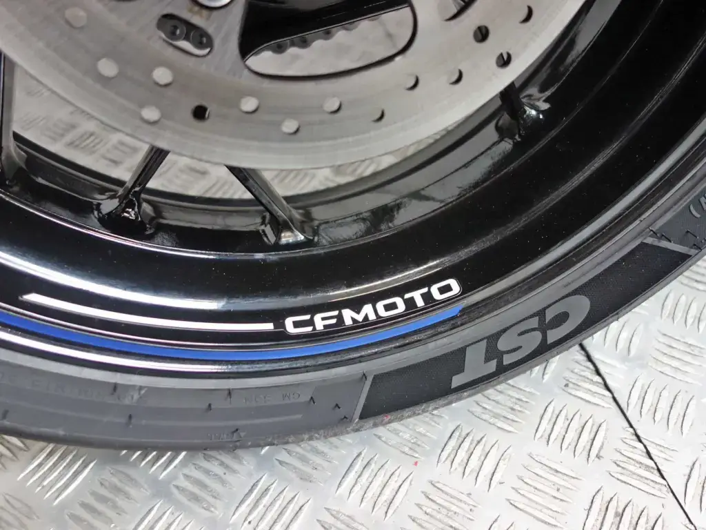 Nieuwe CFMOTO 675 NK naked bike met 675cc motor uit 2026 bij NIWA Motoren