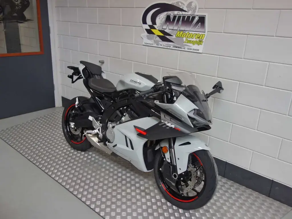 Nieuwe CFMOTO 675 SR-R supersport met 675cc motor uit 2026 bij NIWA Motoren