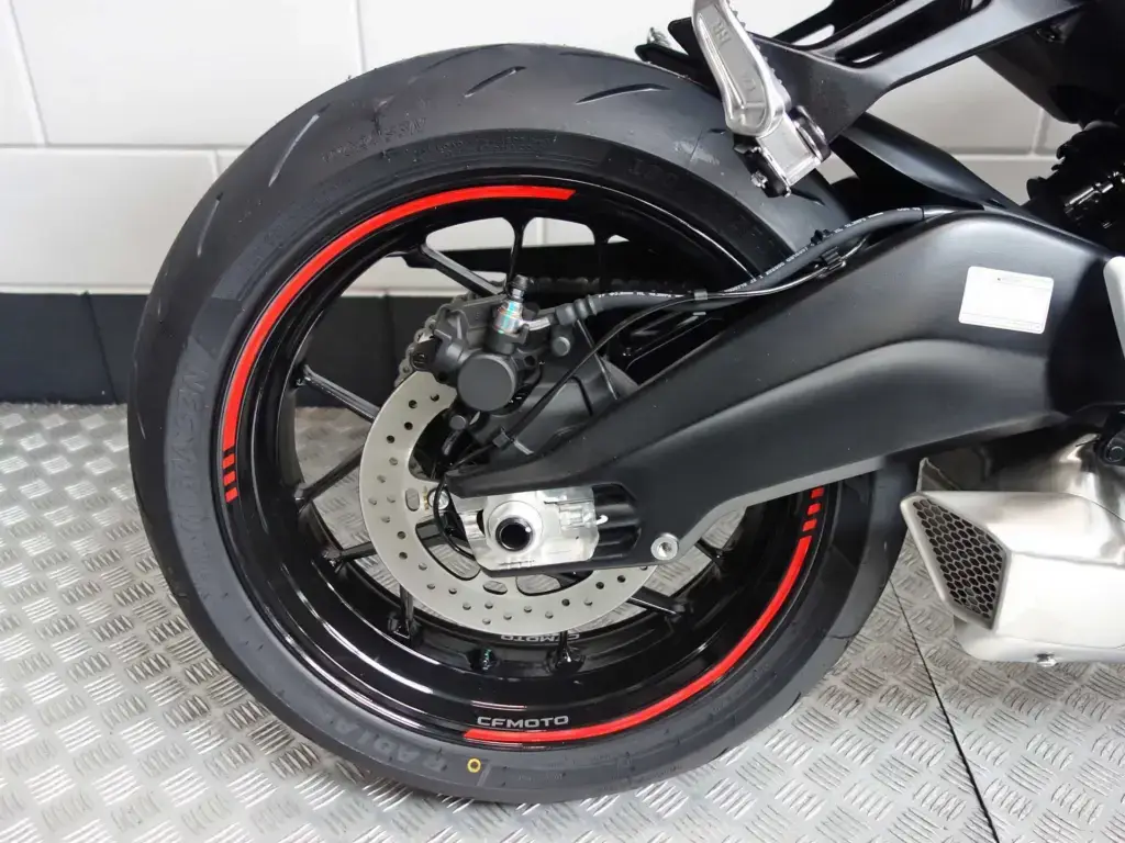 Nieuwe CFMOTO 675 SR-R supersport met 675cc motor uit 2026 bij NIWA Motoren