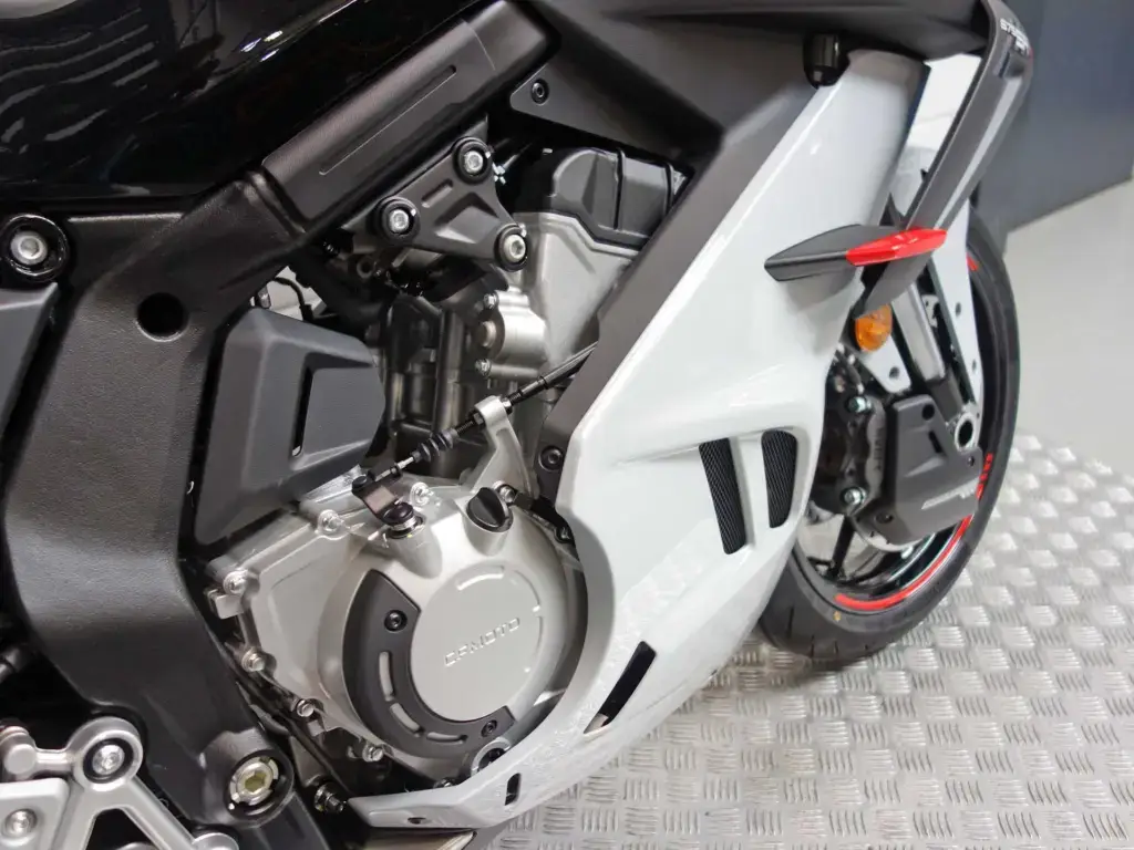 Nieuwe CFMOTO 675 SR-R supersport met 675cc motor uit 2026 bij NIWA Motoren