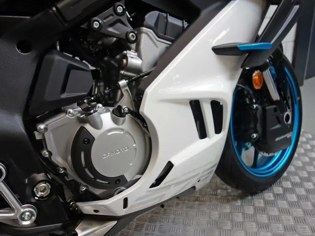 Nieuwe CFMOTO 675 SR-R supersport met 675cc motor uit 2026 bij NIWA Motoren