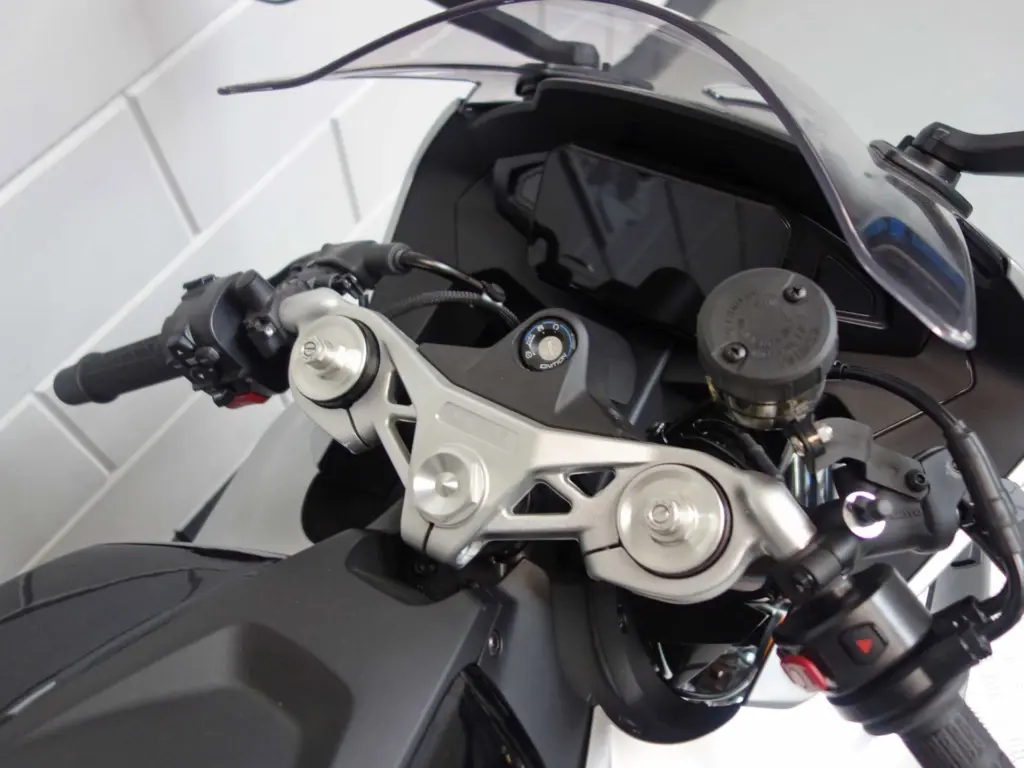 Nieuwe CFMOTO 675 SR-R supersport met 675cc motor uit 2026 bij NIWA Motoren