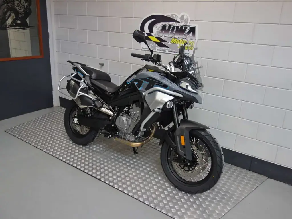 Nieuwe CFMOTO 800 MT tour met 799cc motor uit 2026 bij NIWA Motoren